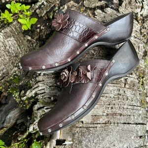 BRIGHTON Dutch brown floral silver studs Fall‎ CLOGS Shoes size 7M